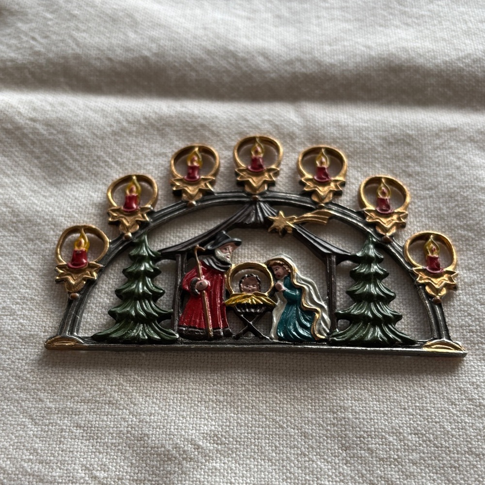 German Holiday Candle Arch with Nativity Scene - Picture 4 of 6